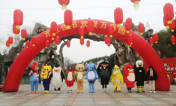 万鸟园鸟趣盛装节陪伴游客喜迎新年