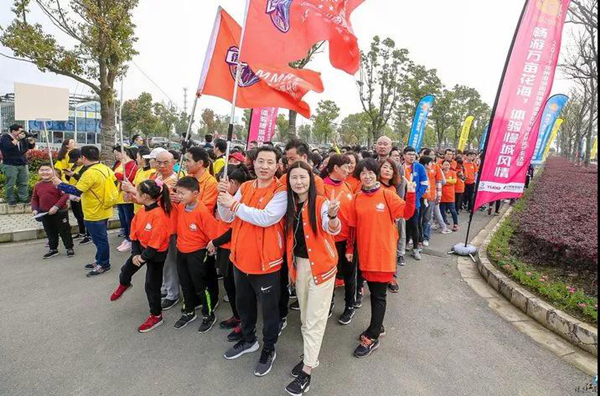 澄湖国际慢城开启春游赏花模式 各国慢城领导考察甪直古镇