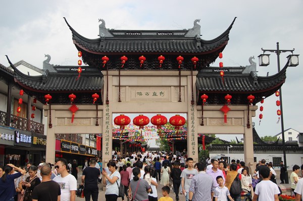 热烈庆祝新中国成立70周年 甪直古镇欢度国庆佳节