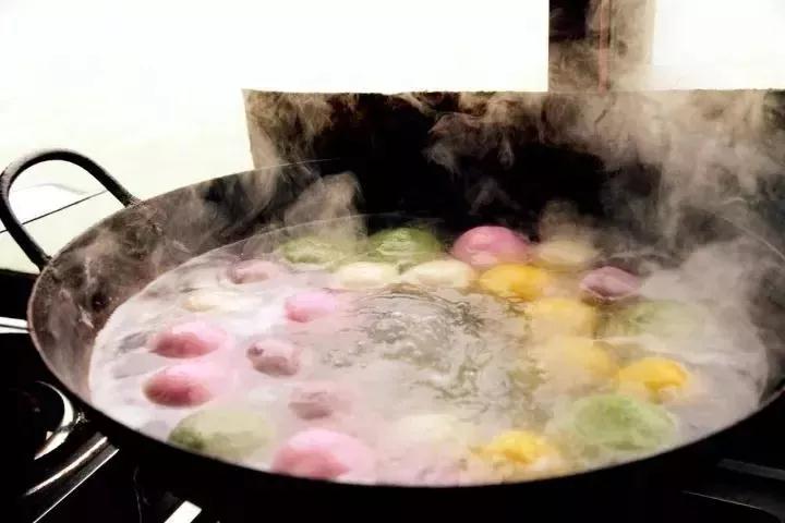 终于又等到了吃太湖船娘五彩团的时节！