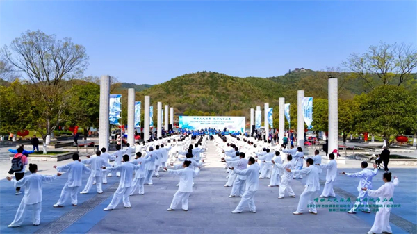 木渎镇社区运动会（全民健身系列活动）暨武术（健身气功）比赛在穹窿山景区成功举行