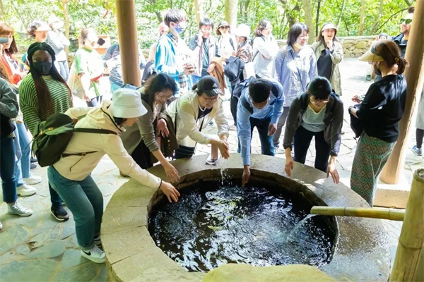 70多名留学生趣游孙子兵法博物馆