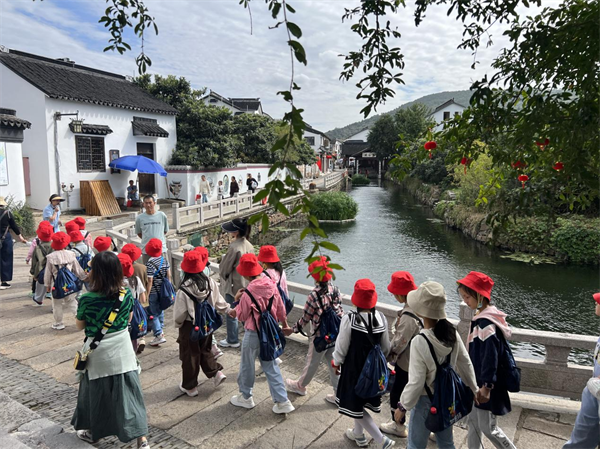 陆巷古村景区迎来梦艺扬写生团队