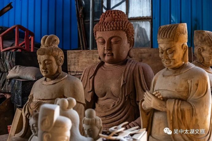 在冲山工艺佛像雕刻街，探访刀锋之下的瑰丽