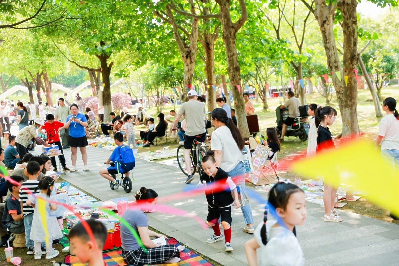 美术馆里的跳蚤市场，一起来清凉“艺”夏吧！