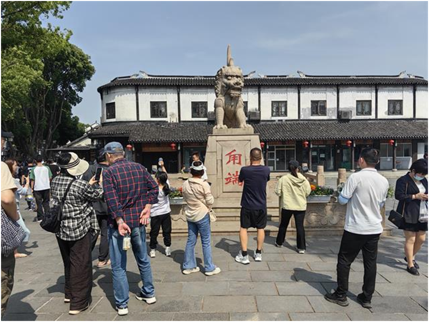 寻迹圣陶承匠心  夜赏铁花醉江南