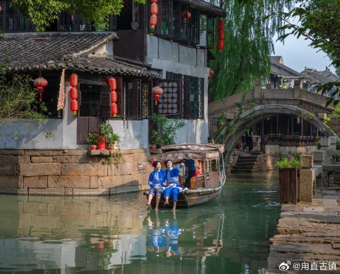 于古桥间邂逅甪直水乡之美