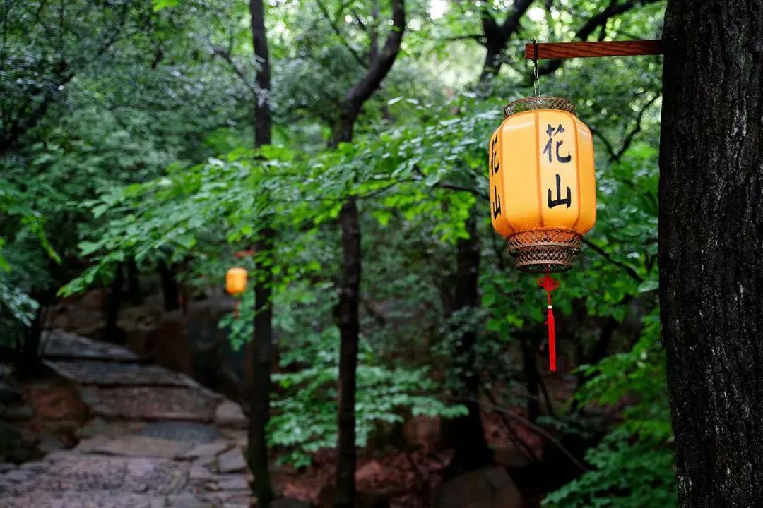 山色空蒙，翠色如烟入画境