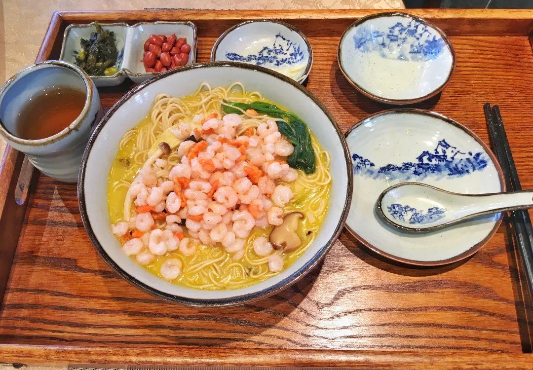回锅老汤面：百年醇厚，夏鲜时令