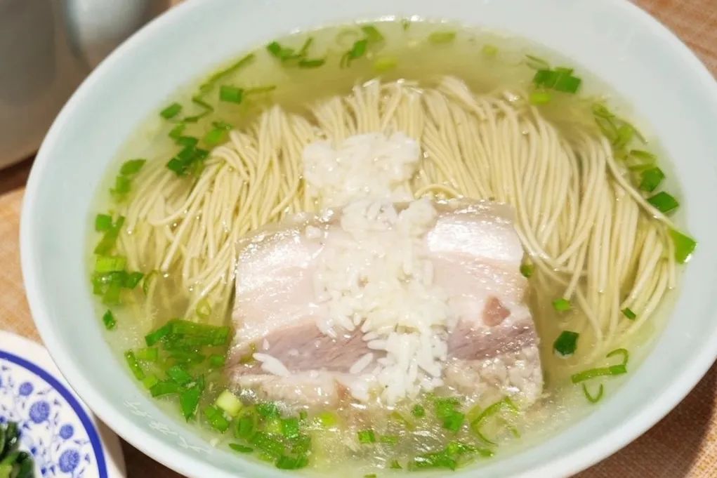 糟香白肉面：糟香四溢，夏令美味