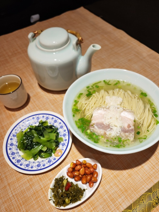 糟香白肉面：糟香四溢，夏令美味