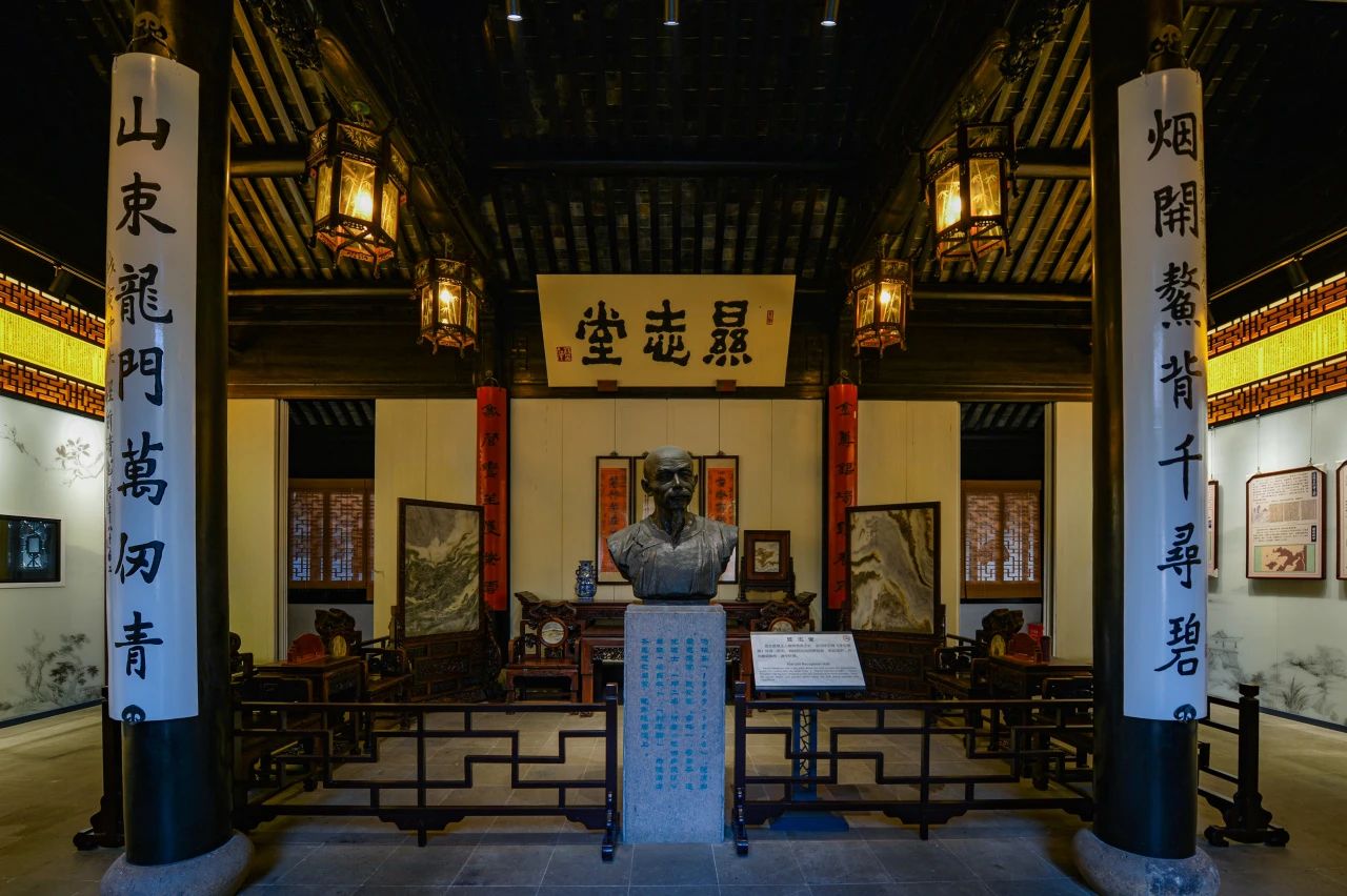 避暑赏荷游古镇