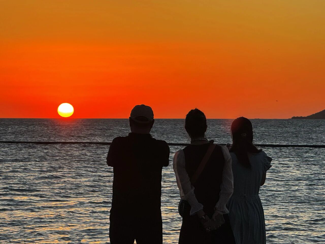 在西山岛，邂逅温柔的落日余晖