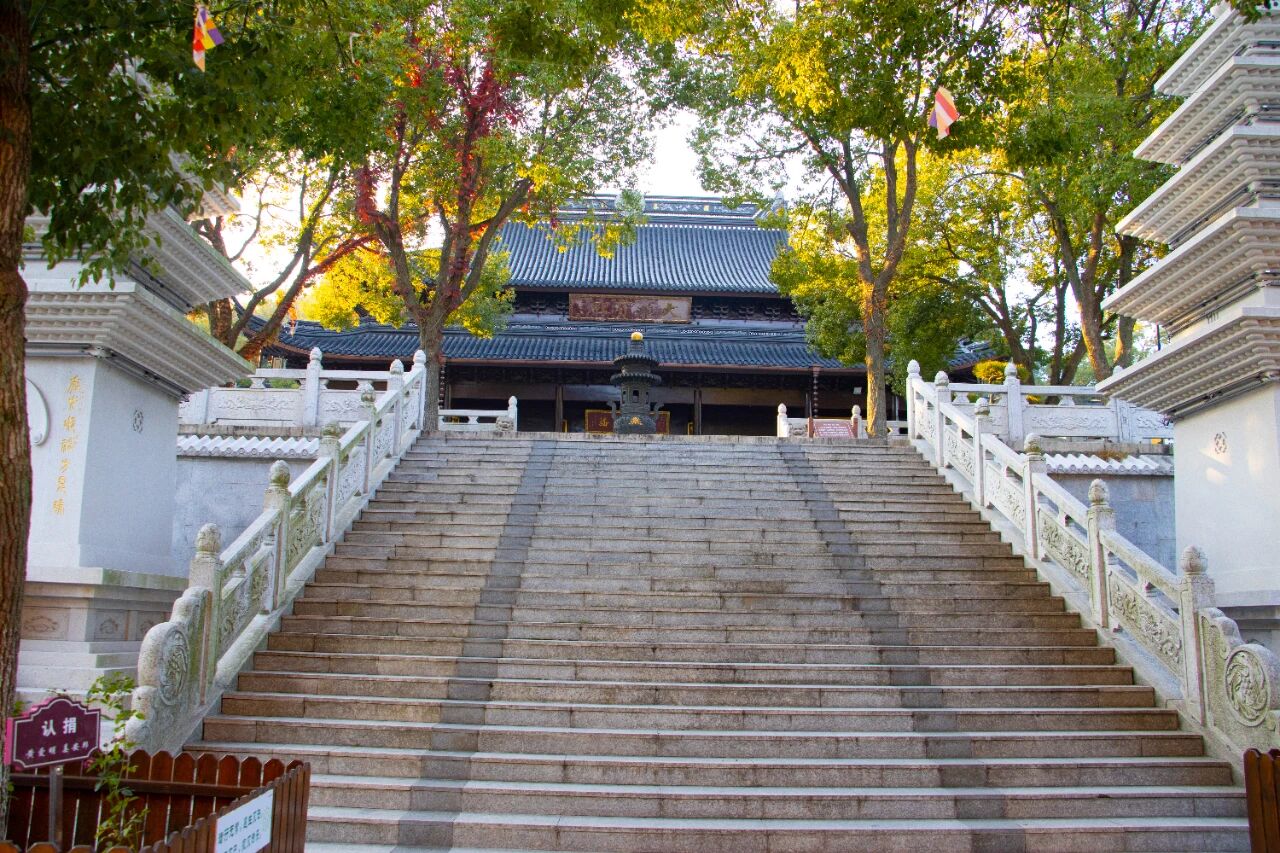 古寺深秋禅意浓