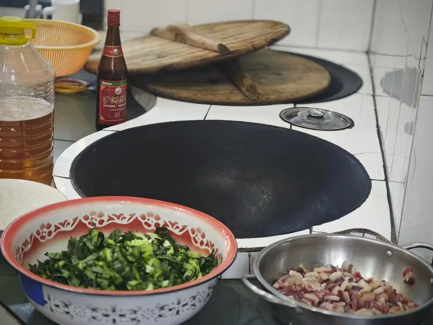 热气腾腾～来一碗农家土灶咸肉菜饭吧