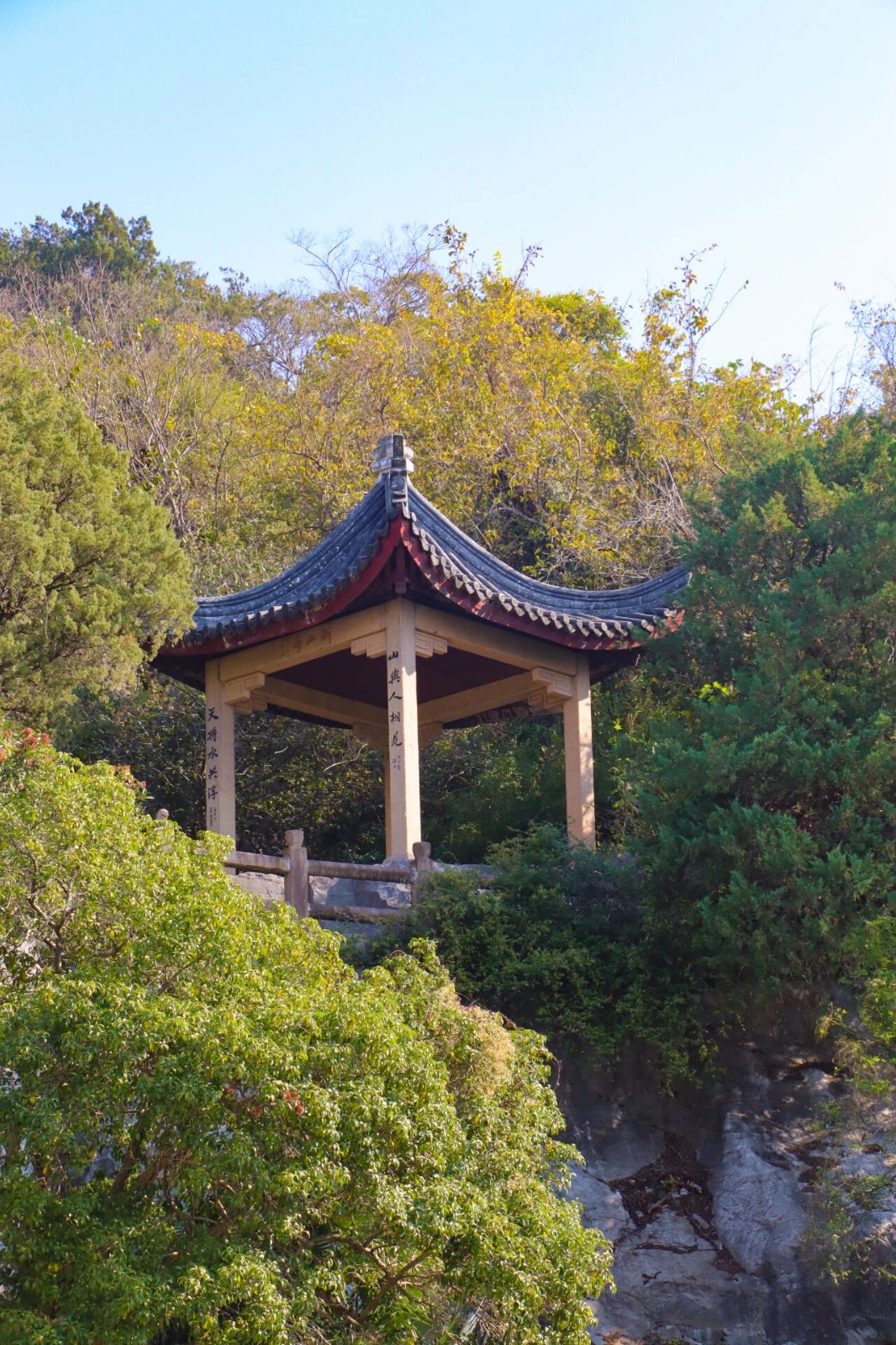 登高望远：解锁湖光山色冬景