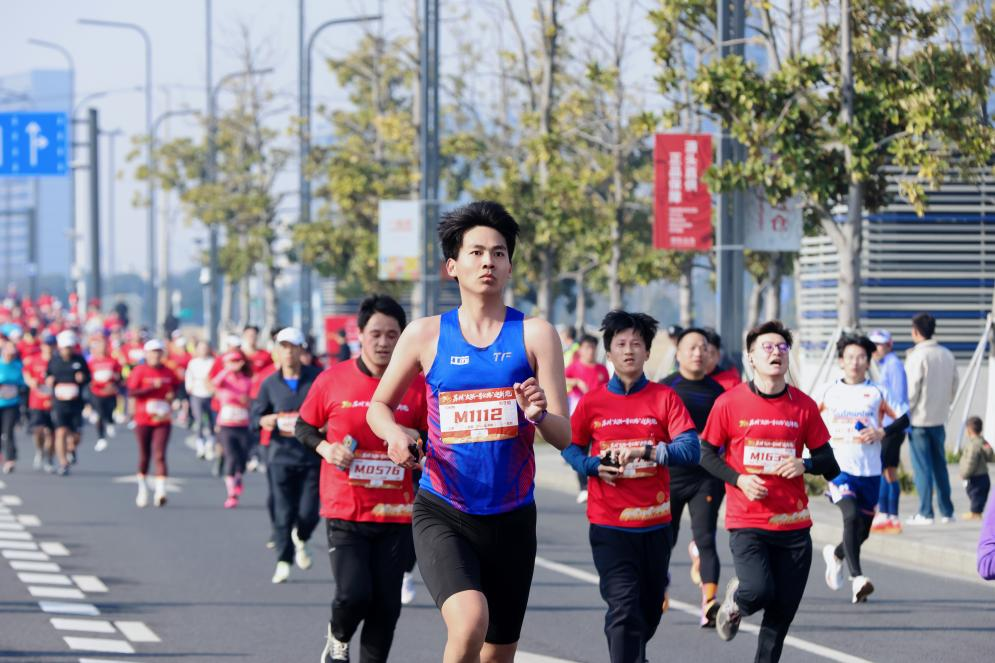 4000人！骐聚太湖 奔跑迎新！