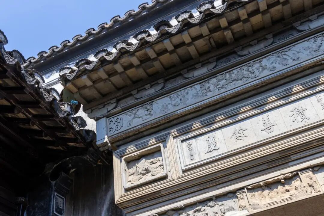 粉墙黛瓦，尽展中式建筑之美