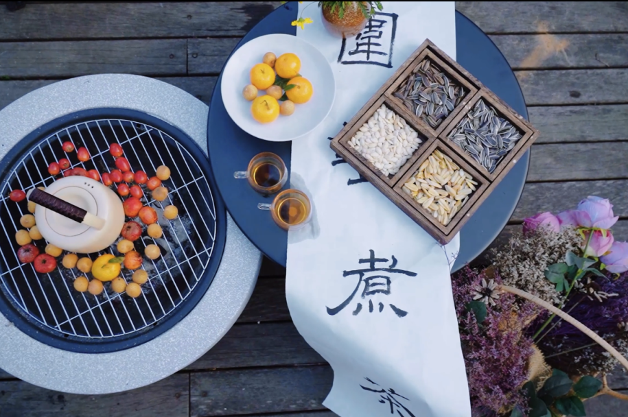 仪式感拉满！天冷就要“围”在一起