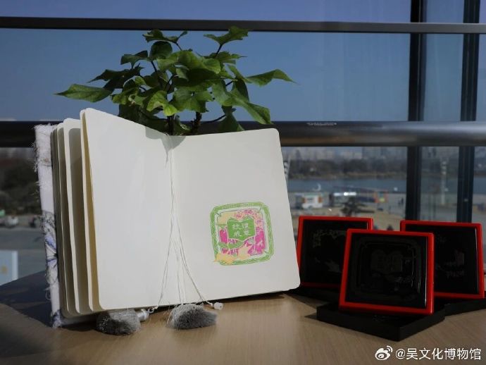 吴文化博物馆和苏州图书馆合作的“纹理成章”线下主题微书展启动啦！