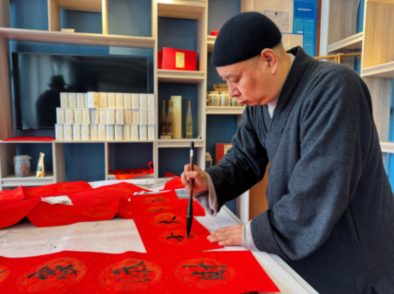 “执笔纳祥·共贺新岁”石公山景区新春送对联活动圆满举办