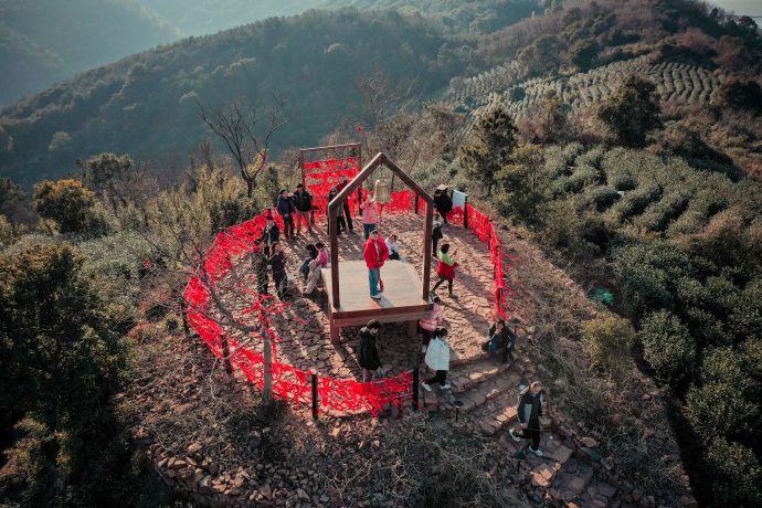 在山巅，许下新年愿景