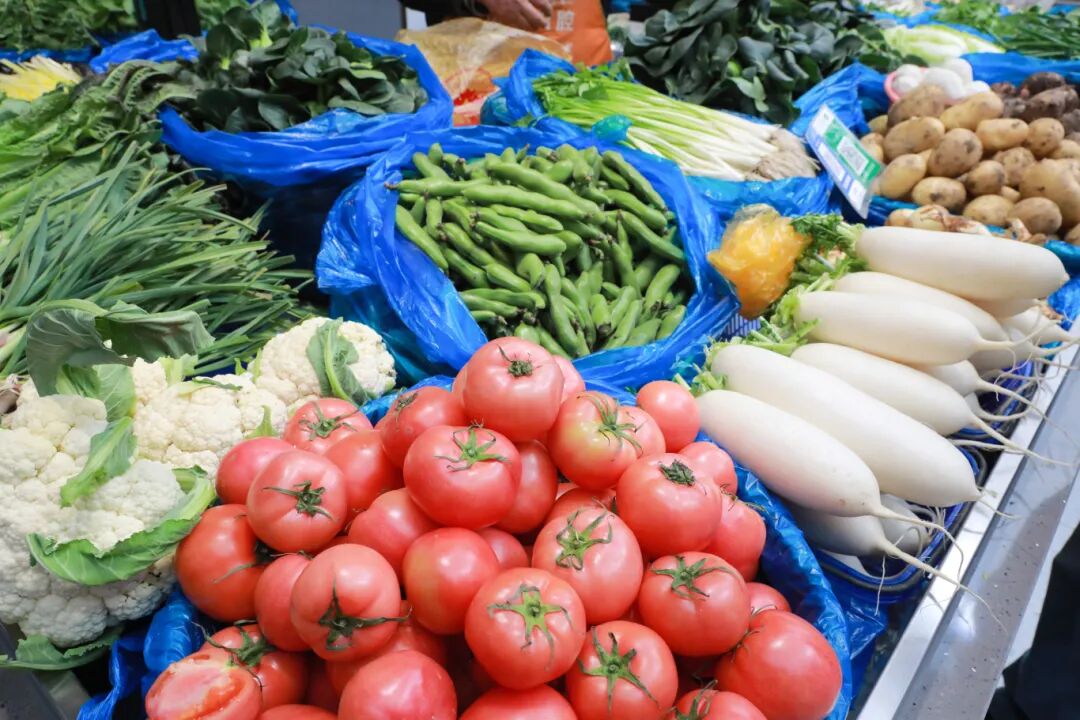 寻味菜市场，提一篮“活色生香”的春天