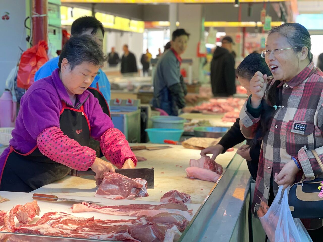 寻味菜市场，提一篮“活色生香”的春天