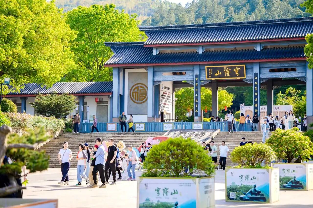 上山去！把青春撒进风里