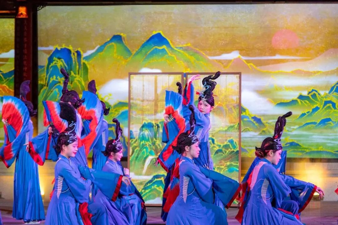 夜游水乡，沉醉灯火江南